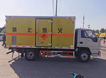 新宁爆破器材运输车